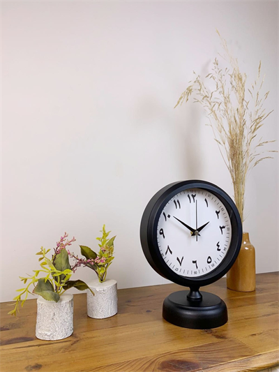 Siyah Metal Farsça Masa Saati 25×20 cm
