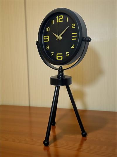 Siyah Metal Gold Rakamlı Üç Ayaklı Masa Saati