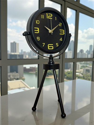 Siyah Metal Gold Rakamlı Üç Ayaklı Masa Saati