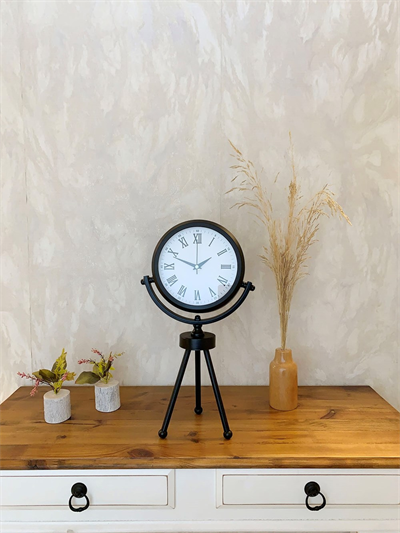 Siyah Metal Mini Tripod Roma Rakamlı Masa Saati 45×26 cm