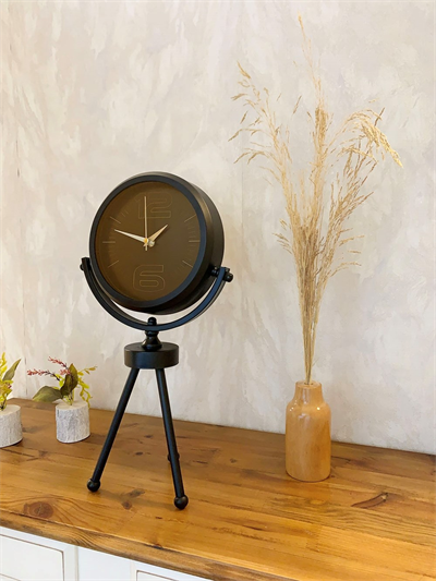 Siyah Metal Mini Tripod Spor Masa Saati 45×26 cm