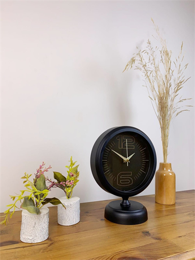 Siyah Metal Spor Masa Saati 25×20 cm