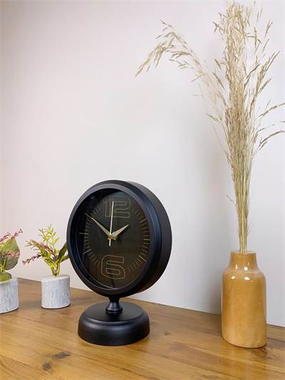 Siyah Metal Spor Masa Saati 25×20 cm