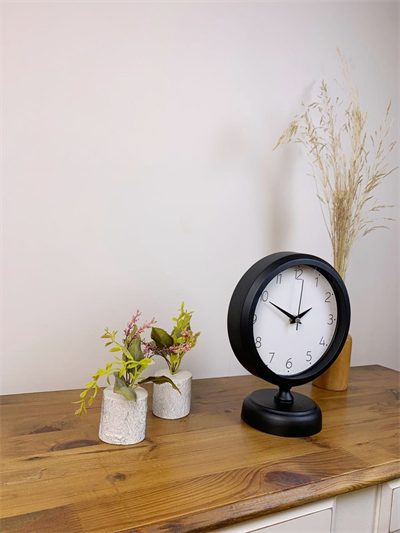 Siyah Metal Zarif Masa Saati 25×20 cm