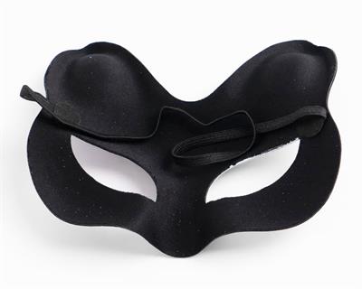 Siyah Renk Süet Kaplama Üzeri Kırmızı Sarı Simli Kedi Maskesi 17x14 cm (3936)