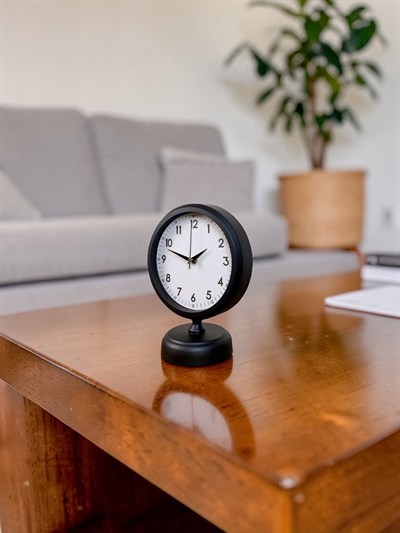 Siyah Standart 25 x 20 Cm Metal Şık Masa Saati