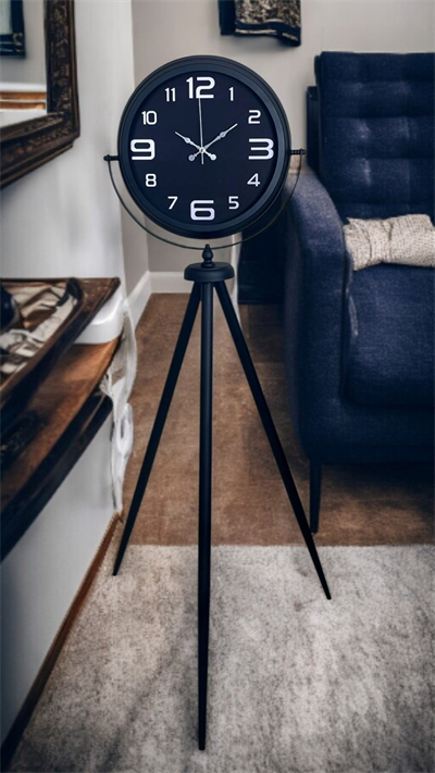 Siyah Zarafet Tripod Ayaklı Saat