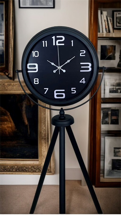 Siyah Zarafet Tripod Ayaklı Saat