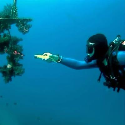 Süper Parlak LED Su Altı Dalış Feneri – Taşınabilir, Su Geçirmez ve Darbeye Dayanıklı El Feneri (3936)