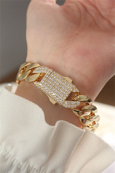 Vip Seri Pirinç Ortası Zirkon Taşlı Gold Renk Gurmet Bileklik