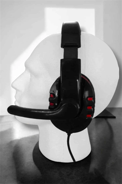 Yüksek Ses Kalitesi ve Aktif Gürültü Engelleme Özellikli Kablolu Mikrofonlu Kulaklık