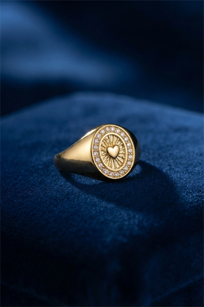 Zirkon Taşlı Kalp Detaylı Gold Renk Kadın Yüzük