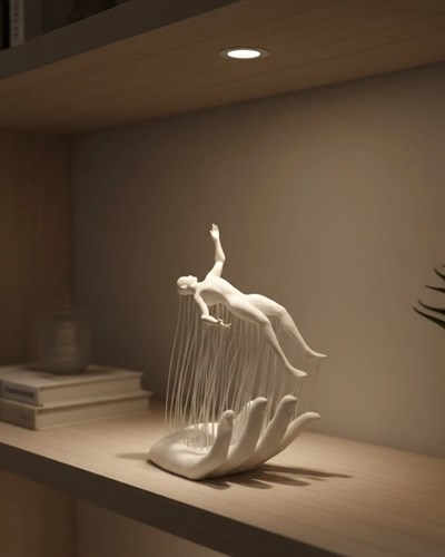 3D El Üzerinde İnsan Figürü Beyaz Minimal Masa Üstü Dekor