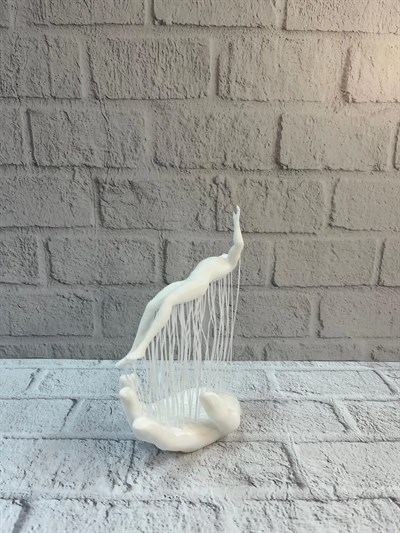 3D El Üzerinde İnsan Figürü Beyaz Minimal Masa Üstü Dekor