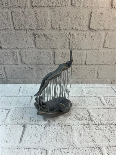 3D El Üzerinde İnsan Figürü Gri Minimal Masa Üstü Dekor