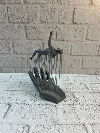 3D El Üzerinde İnsan Figürü Gri Minimal Masa Üstü Dekor