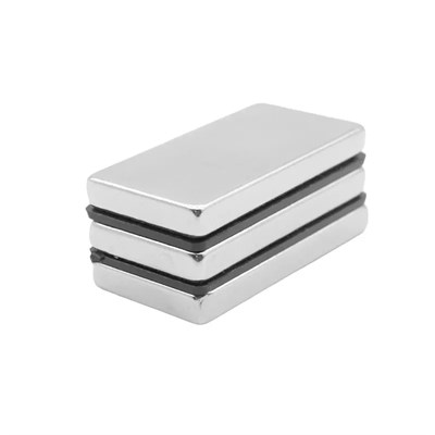 40×20×5 mm N35 Neodyum Mıknatıs – Nikel Kaplama, Köşeli