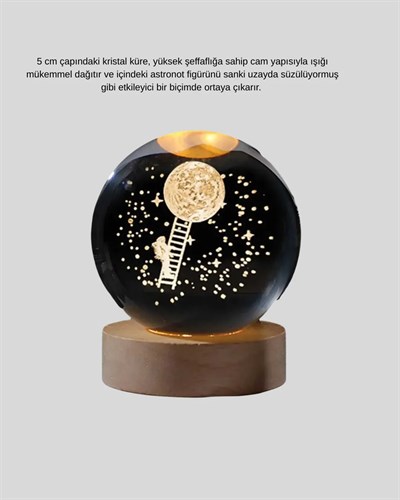 5 cm 3D Kristal Astronot Küre Lamba – Dekoratif LED Işıklı Ahşap Stand