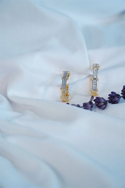 Çelik Küpe Kimler Geldi Kimler Geçti Kararmaz