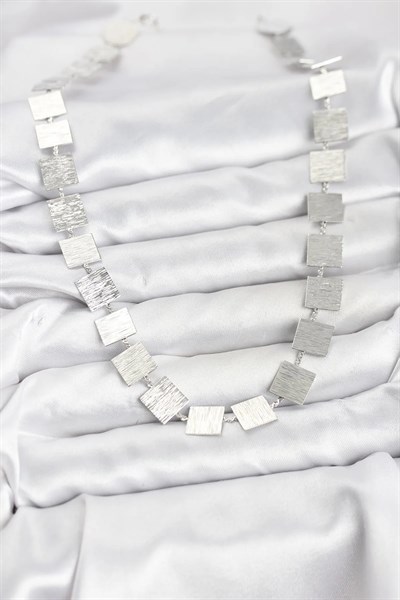 Kare Plaka Model Gümüş Renk Kadın Kolye