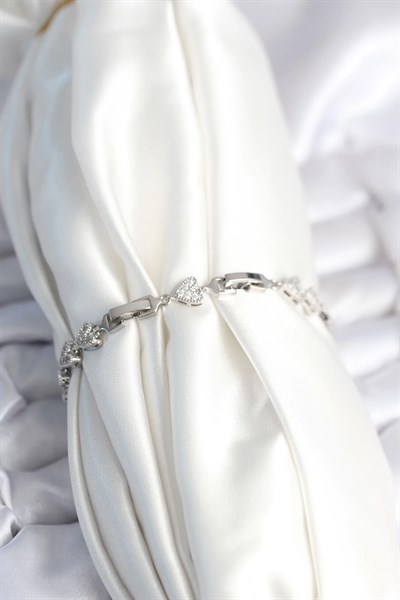 Pirinç Gümüş Renk Kalp Model Kadın Bileklik