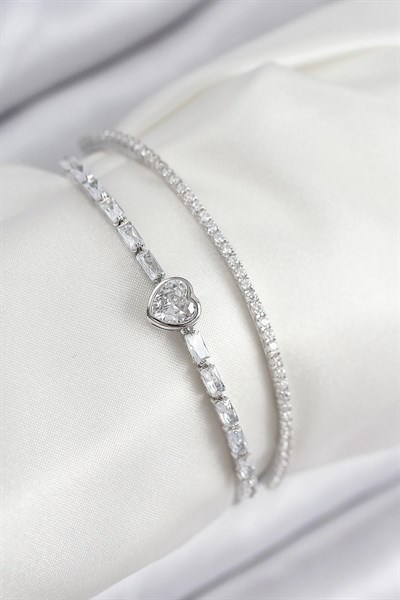 Pirinç Zirkon Taşlı Kalp Model Gümüş Renk Kadın Bileklik