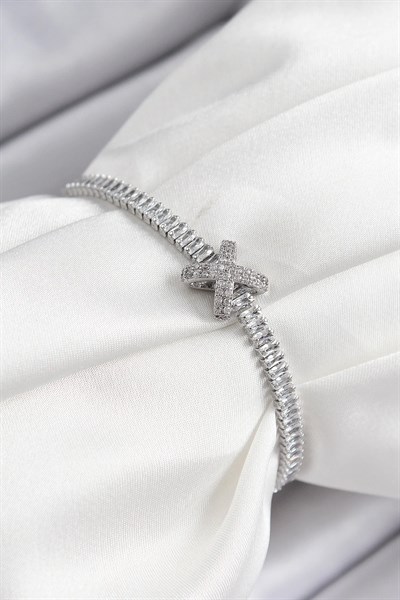 Pirinç Zirkon Taşlı X Detaylı Su Yolu Model Gümüş Renk Asansörlü Kadın Bileklik