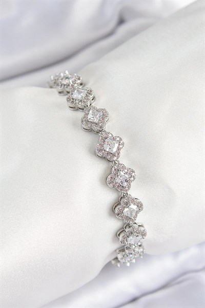 Pirinç Zirkon Taşlı Yonca Baget Model Gümüş Renk VIP Seri Kadın Bileklik