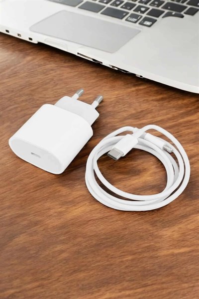 Şarj Aleti İOS 15/15 Pro Max Uyumlu Şarj Adaptörü ve Kablosu