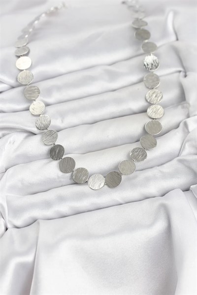 Yuvarlak Plaka Model Gümüş Renk Kadın Kolye