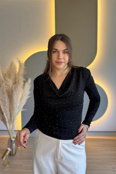  Degaje Yaka Vatkalı Taşlı Siyah Bluz