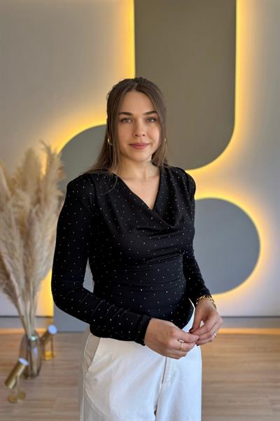  Degaje Yaka Vatkalı Taşlı Siyah Bluz