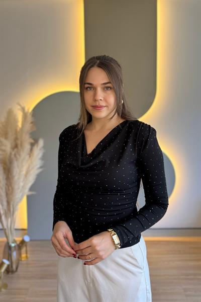  Degaje Yaka Vatkalı Taşlı Siyah Bluz
