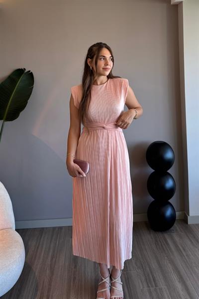Bel Detaylı Piliseli Pudra Midi Elbise