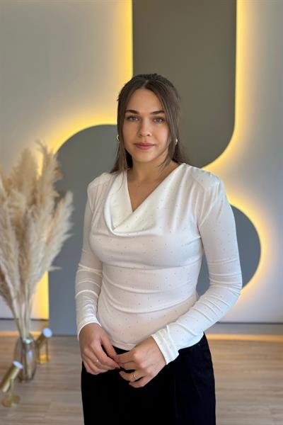 Degaje Yaka Vatkalı Taşlı Beyaz Bluz