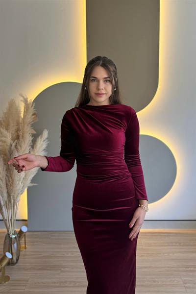 Drapeli Yırtmaçlı Kadife Bordo Midi Elbise