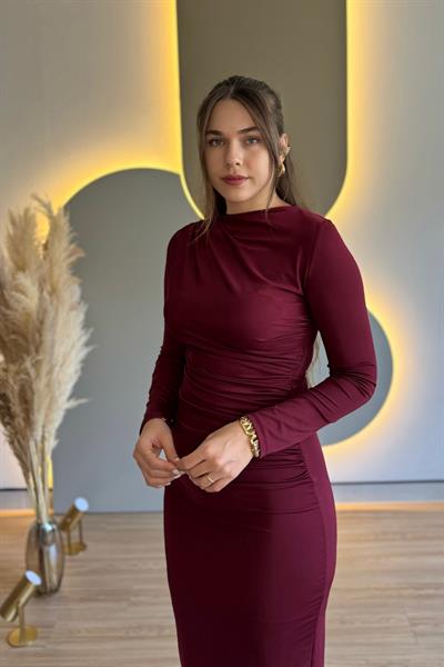 Drapeli Yırtmaçlı Uzun Kol Bordo Elbise