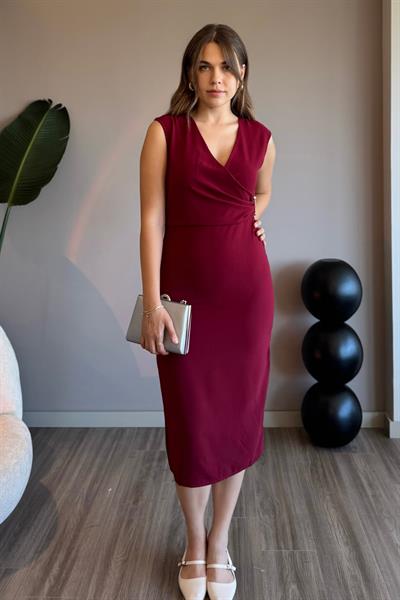 Kruvaze Yaka Aksesuarlı Bordo Elbise