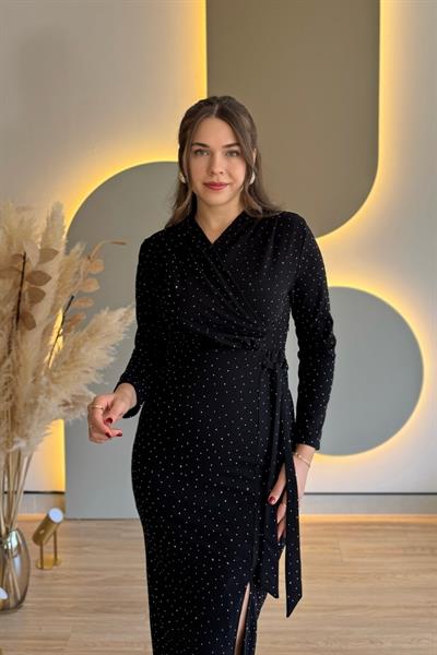 Vatkalı Bağlamalı Yırtmaçlı Taşlı Siyah Midi Elbise