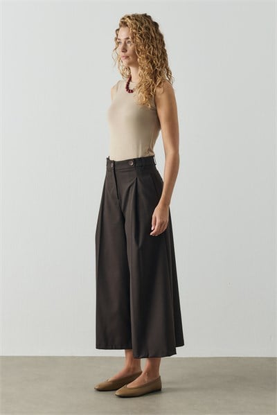 Acı Kahve Üç Düğme Detaylı Crop Pantolon