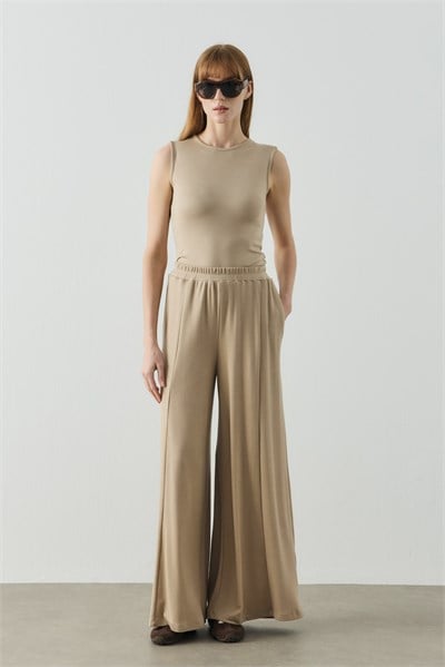 Bej Basic Bol Paça Dökümlü Pantolon