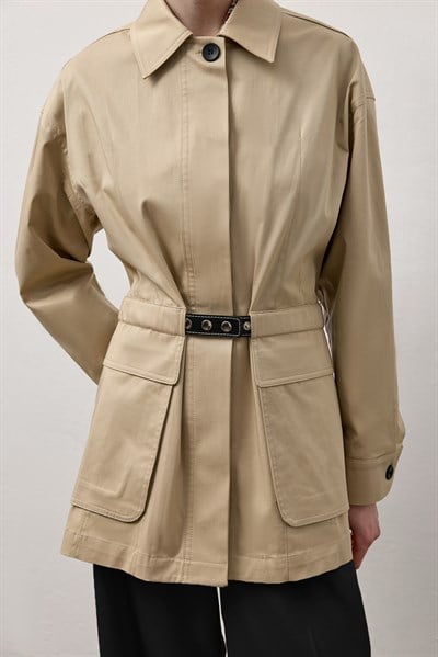 Bej Cep Detaylı Kemerli Ceket