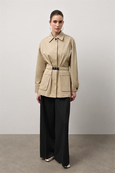 Bej Cep Detaylı Kemerli Ceket