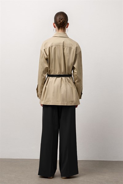 Bej Cep Detaylı Kemerli Ceket