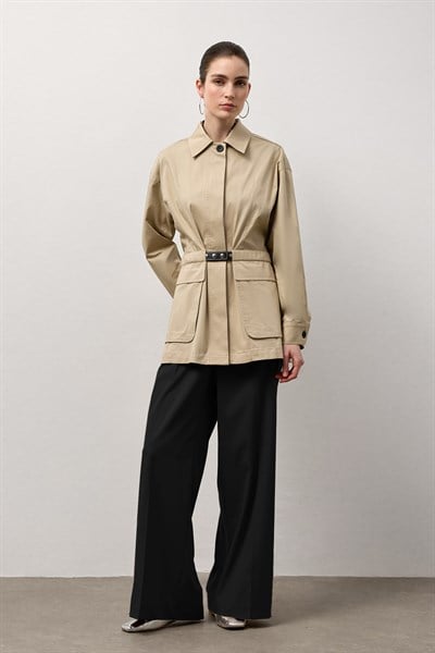 Bej Cep Detaylı Kemerli Ceket