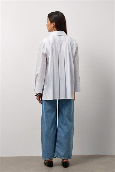 Beyaz Geniş Manşetli Pileli A Form Gömlek