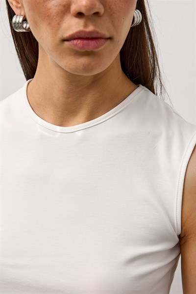 Beyaz Kolsuz Bisiklet Yaka Bluz