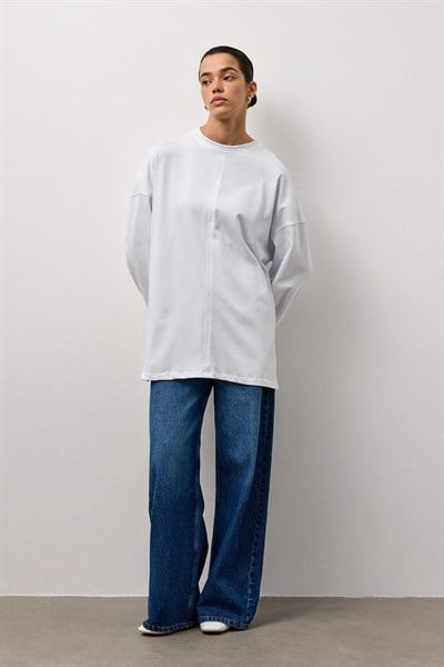 Beyaz Oversize Kesim Uzun Kollu Basic T-Shirt