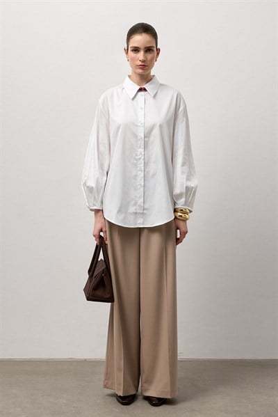 Beyaz Pamuklu Balon Kol Detaylı Relaxed Fit Gömlek