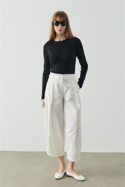 Beyaz Pile Detaylı Crop Boy Gabardin Pantolon